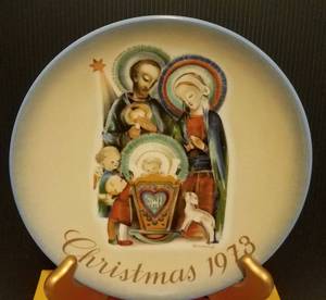 lot 715 image: SISTER BERTA HUMMEL CHRISTMAS 1973 COLLECTIBLE PLATE AS SHOWN.