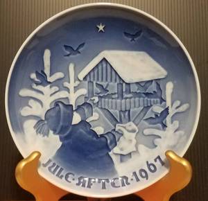 lot 723 image: BING & GRONDAHL 1967 COLLECTIBLE PLATE IN THEMEDESIGNTITLE SHOWN.