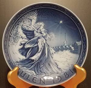 lot 729 image: BING & GRONDAHL 1981 COLLECTIBLE PLATE IN THEMEDESIGNTITLE SHOWN.