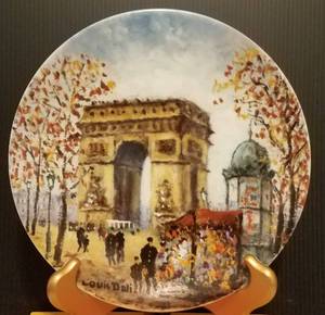 lot 739 image: LOUIS DALI COLLECTIBLE PLATE IN THEMETITLEDESIGN SHOWN.