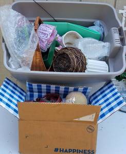 lot 768 image: LOT OF ASSORTED ITEMS INCLUDING RIBBON, BASKETS, AND MORE AS SHOWN.