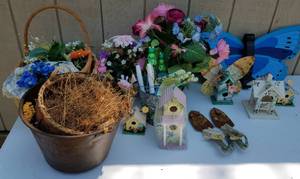 lot 761 image: ASSORTED DECOR AS SHOWN.