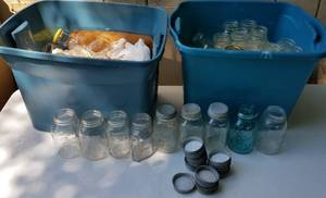 lot 755 image: LOT OF VINTAGE MASON JARS IN VARIOUS STYLESBRANDSSIZES AS SHOWN.