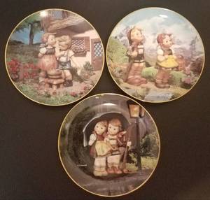 lot 709 image: M. J. HUMMEL COLLECTIBLE PLATES IN THEMESDESIGNS SHOWN. YOU ARE BIDDING BY THE PIECE