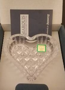 lot 706 image: MARQUIS BY WATERFORD HEART SHAPED SMALL TRINKETDISH IN ORIGINAL BOX AS SHOWN.
