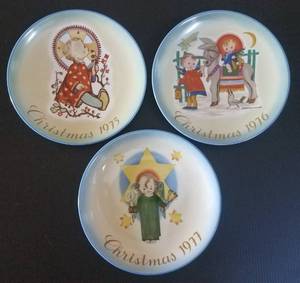 lot 771 image: SCHMID SISTER BERTHA HUMMEL COLLECTABLE CHRISTMAS PLATES IN THEMETITLEDESIGN AS SHOWN. YOU ARE BIDDING BY THE PIECE
