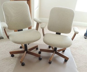 lot 16 image: Murphy Miller brand rolling office armed chairs cream color wood frame foam padding seat  QTY 2, and a rubber rolling mat