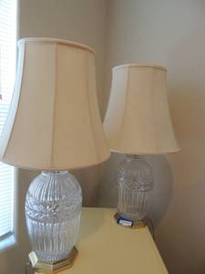 lot 39 image: 2  GLASS Lamps with Gold trim.  Both come with shades they stand 23 tall good working order