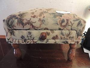 lot 54 image: Foot stool with drawer Tan floral fabric cover 10H 14W and 11W
