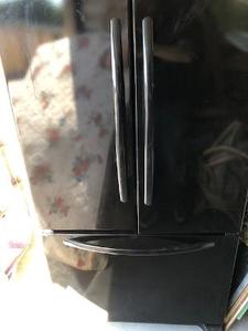 lot 3 image: Kitchen Aid Fridge double door top, pull out freezer on bottom   Black.   Works GREAT.