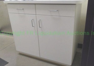 lot 8 image: Laminate storage cabinet