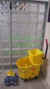 lot 179 image: Rubbermaid plastic mop bucket and mop