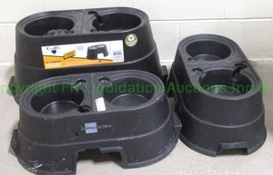 lot 177 image: OurPets and Healthy Pet Diner pet feeding dishes