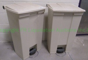 lot 176 image: Rubbermaid plastic step garbage cans