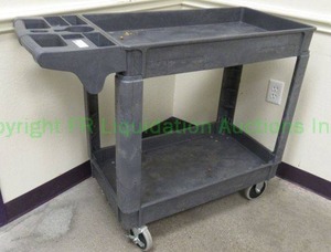 lot 117 image: Plastic utility cart, 34 x 17 x 41