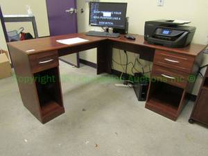 lot 93 image: Atra corner desk, model 9305196
