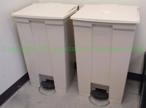 lot 76 image: Rubbermaid plastic step garbage cans