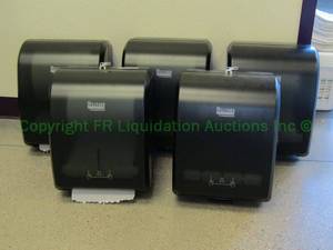 lot 72 image: Hillyard paper towel dispensers, 5 count