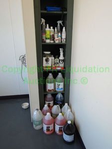 lot 85 image: Various pet grooming chemicals and more