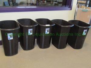lot 64 image: Sterilite 10 gal. plastic garbage cans