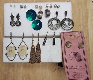 lot 167 image: pierced earrings
