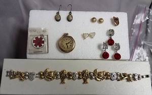 lot 198 image: jewelry
