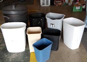 lot 206 image: Trash cans