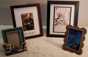 lot 258 image: 4 Standing Frames