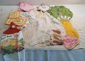 lot 262 image: Crocheted Items