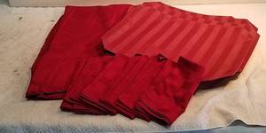 lot 263 image: Maroon table cloth, napkins and placemats