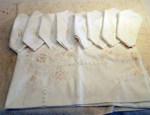 lot 264 image: Table linens
