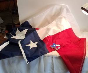 lot 266 image: Texas flags