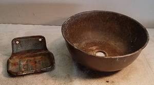 lot 279 image: Copper Vessel Sink
