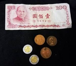 lot 293 image: Foreign currency