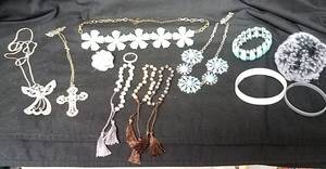 lot 298 image: Jewelry