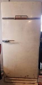 lot 306 image: Vintage General Electric refrigerator (needs repair)