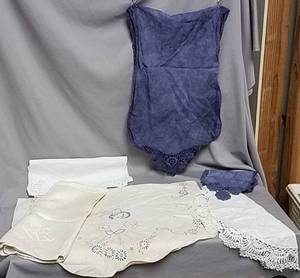 lot 311 image: Dresser scarves