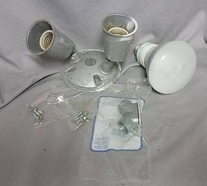 lot 325 image: outdoor light fixture