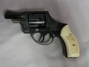 lot 330 image: Vintage cap gun in need of repair