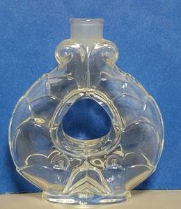 lot 332 image: Baccarat Kissing Dolphins perfume bottle
