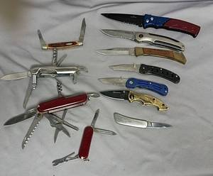 lot 339 image: Pocket knives