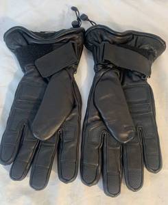 lot 3 image: Harley Davidson leather gloves