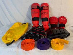 lot 12 image: Sparring Equipment