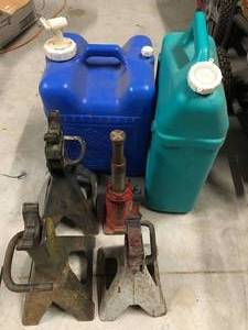 lot 87 image: Set of Jacks