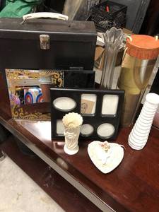 lot 81 image: Collection of Decorative items