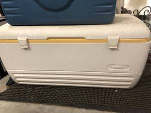 lot 68 image: Assortment of Coolers