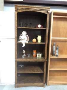 lot 64 image: Lighted Shelving Unit with accessories