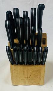 lot 28 image: Paula Deen Cutlery