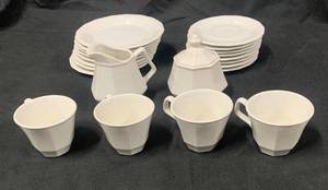 lot 16 image: White Dishes