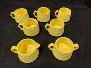lot 17 image: Vinage Owl cups